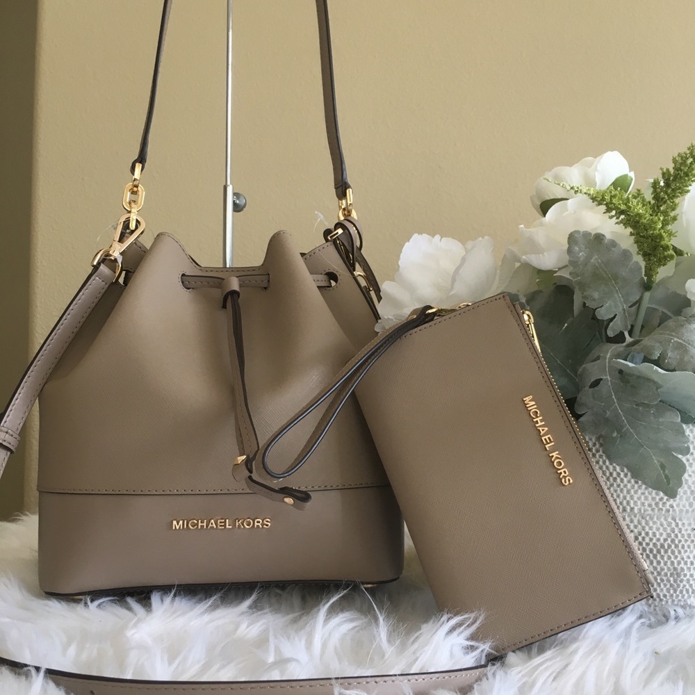 Michael Kors trista bucket messager bag & wallet